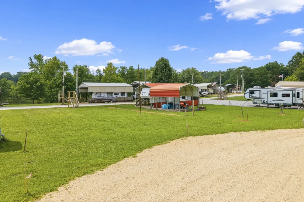 860 Willow Oaks Dr Decaturville, TN 38329