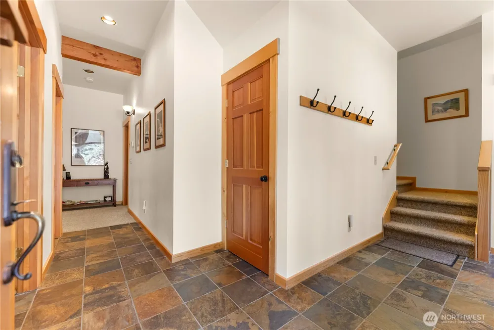 32 Foster Loop Road Winthrop, WA 98862