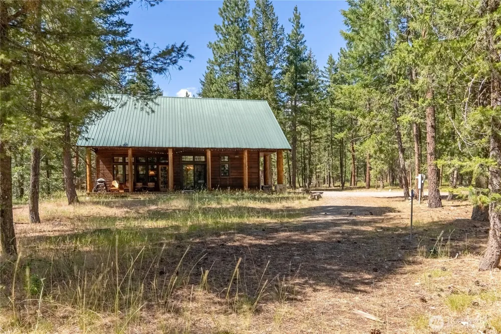 32 Foster Loop Road Winthrop, WA 98862