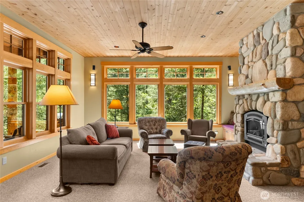 32 Foster Loop Road Winthrop, WA 98862