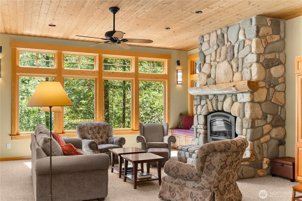 32 Foster Loop Road Winthrop, WA 98862