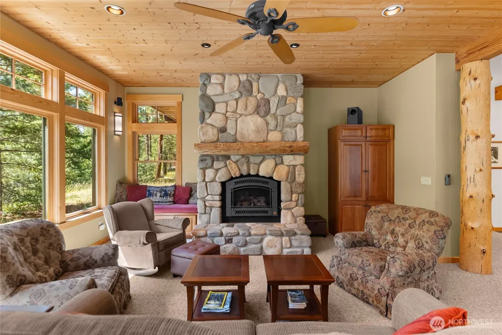 32 Foster Loop Road Winthrop, WA 98862