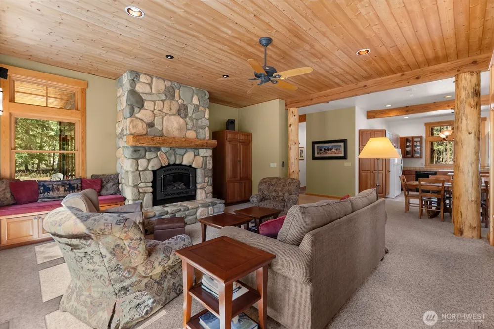 32 Foster Loop Road Winthrop, WA 98862
