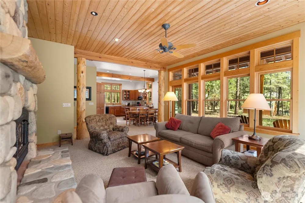 32 Foster Loop Road Winthrop, WA 98862