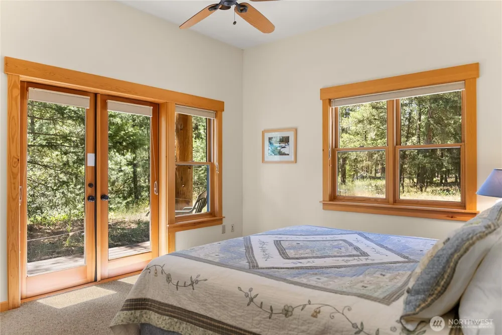 32 Foster Loop Road Winthrop, WA 98862