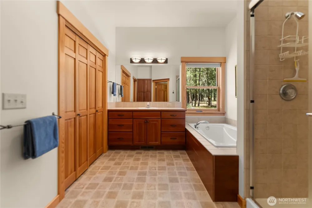 32 Foster Loop Road Winthrop, WA 98862