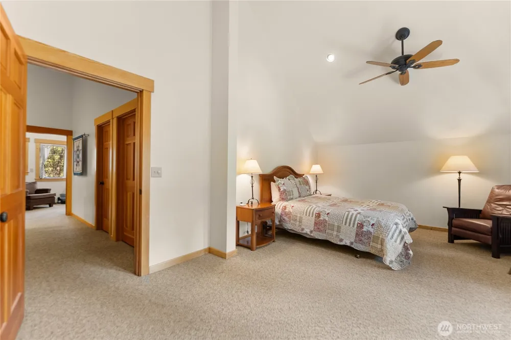 32 Foster Loop Road Winthrop, WA 98862