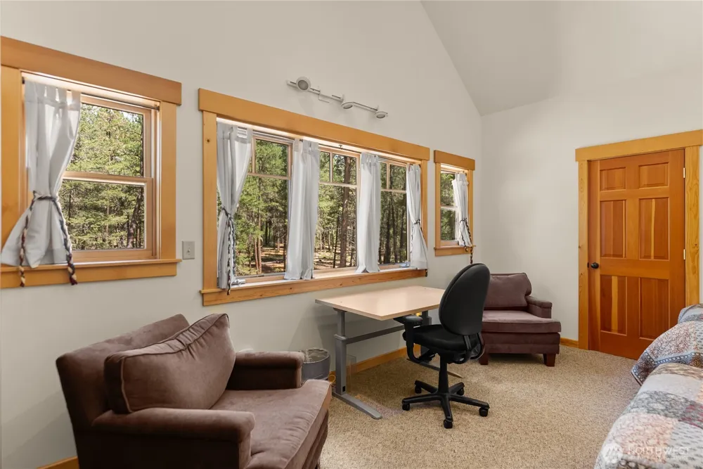 32 Foster Loop Road Winthrop, WA 98862