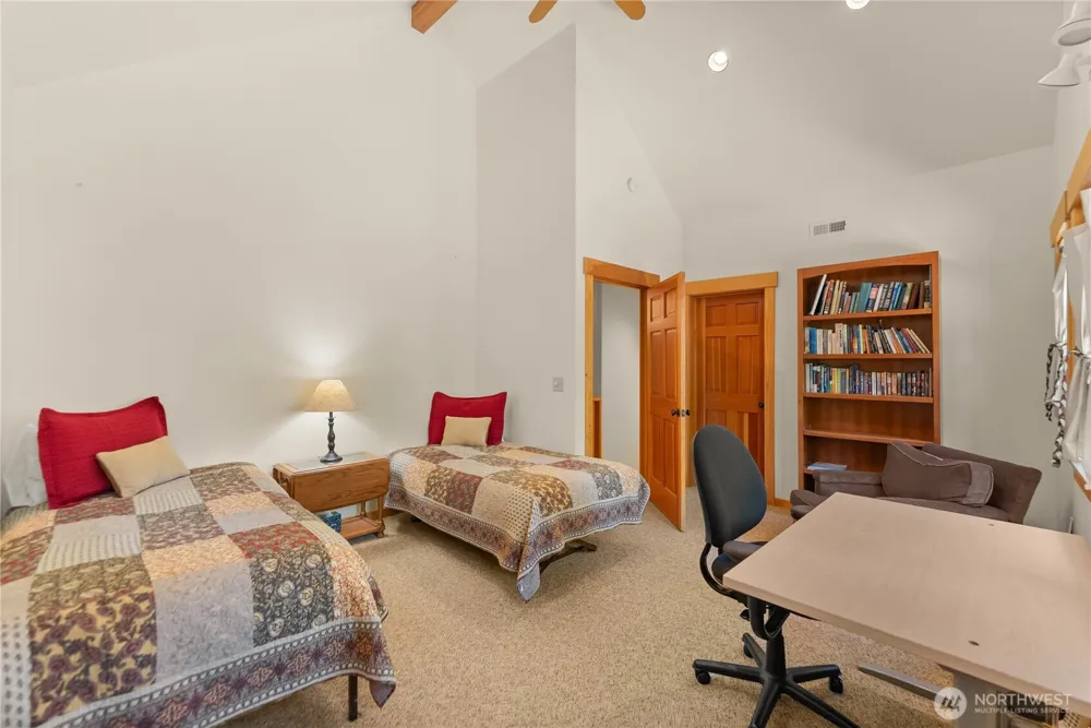 32 Foster Loop Road Winthrop, WA 98862