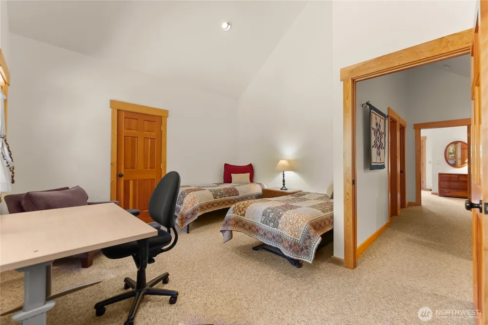 32 Foster Loop Road Winthrop, WA 98862