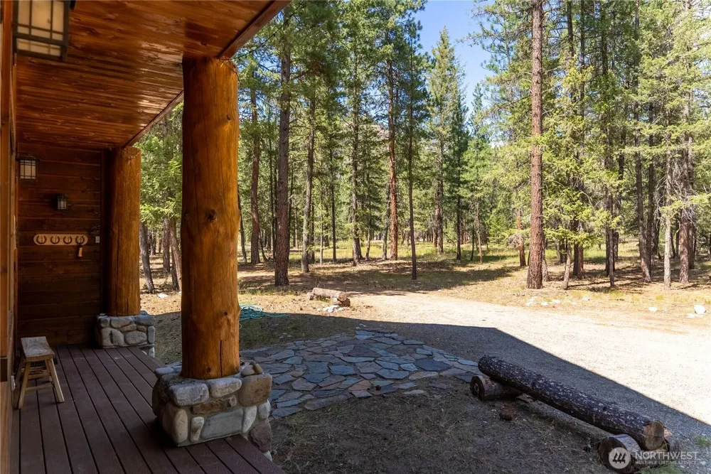 32 Foster Loop Road Winthrop, WA 98862