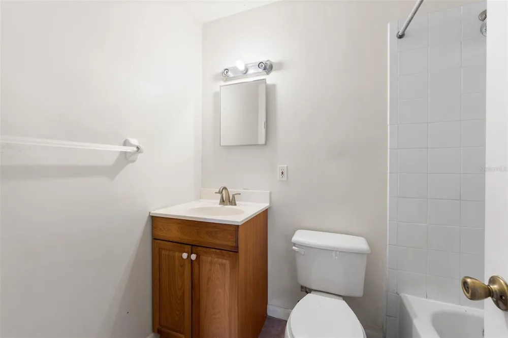 501 NW 15TH AVENUE #11 Gainesville, FL 32601