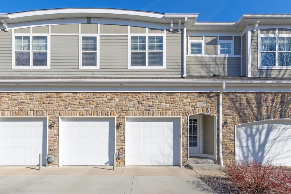 17830 Valley Cove Court Wayzata, MN 55391