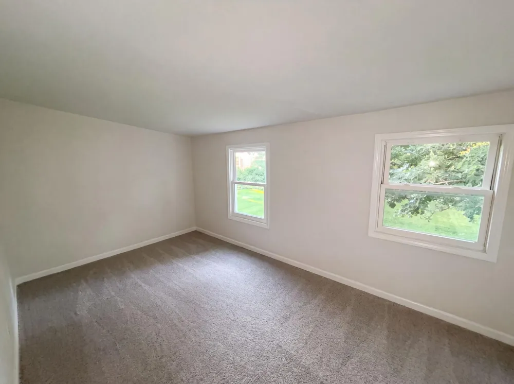 2084 Hillview Road Mounds View, MN 55112