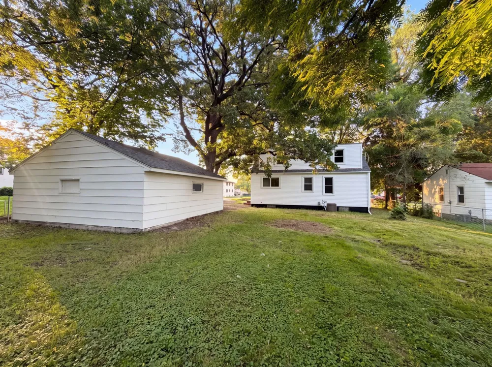 2084 Hillview Road Mounds View, MN 55112