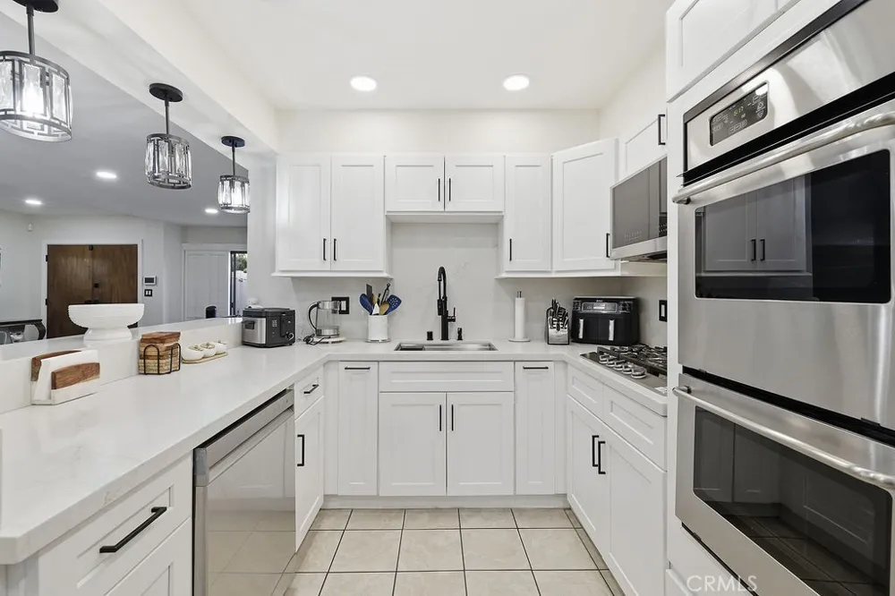 8341 De Soto #15 Canoga Park, CA 91304