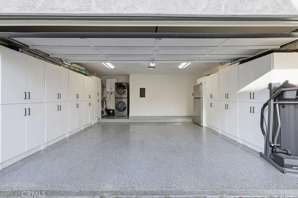 8341 De Soto #15 Canoga Park, CA 91304
