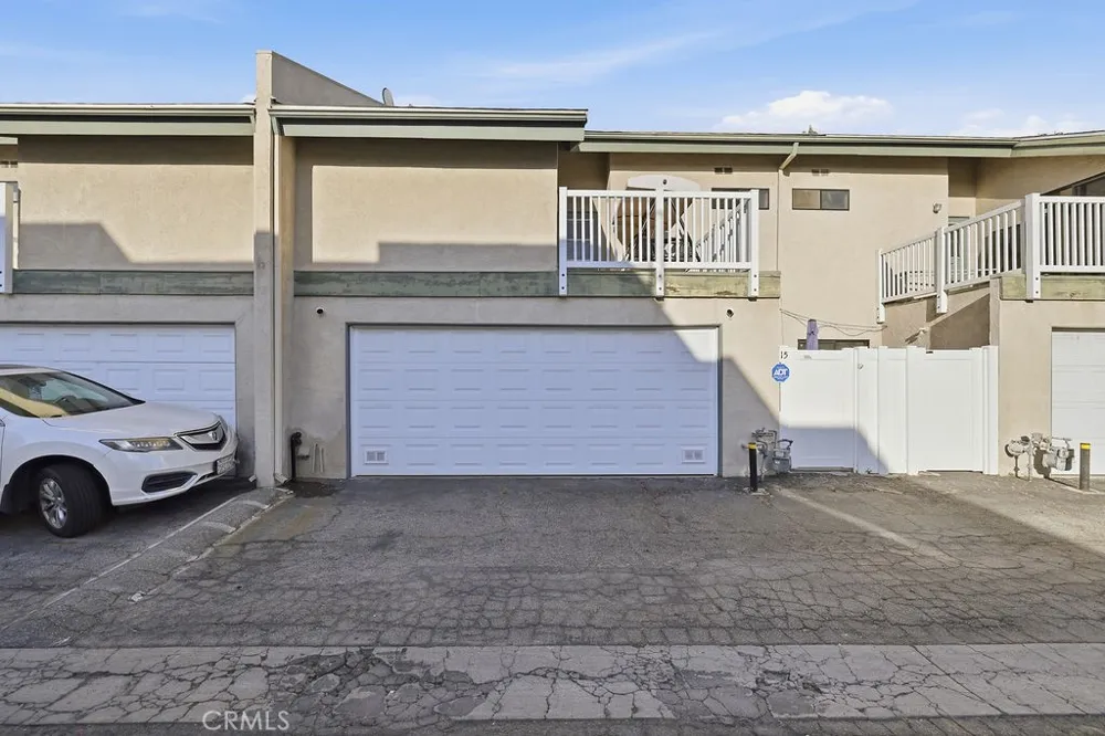 8341 De Soto #15 Canoga Park, CA 91304