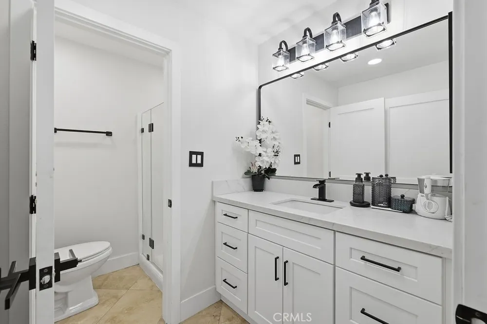 8341 De Soto #15 Canoga Park, CA 91304