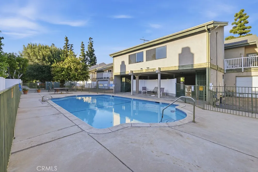 8341 De Soto #15 Canoga Park, CA 91304