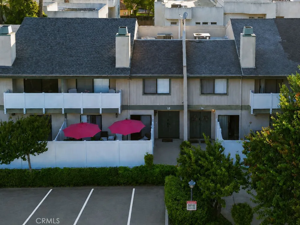 8341 De Soto #15 Canoga Park, CA 91304