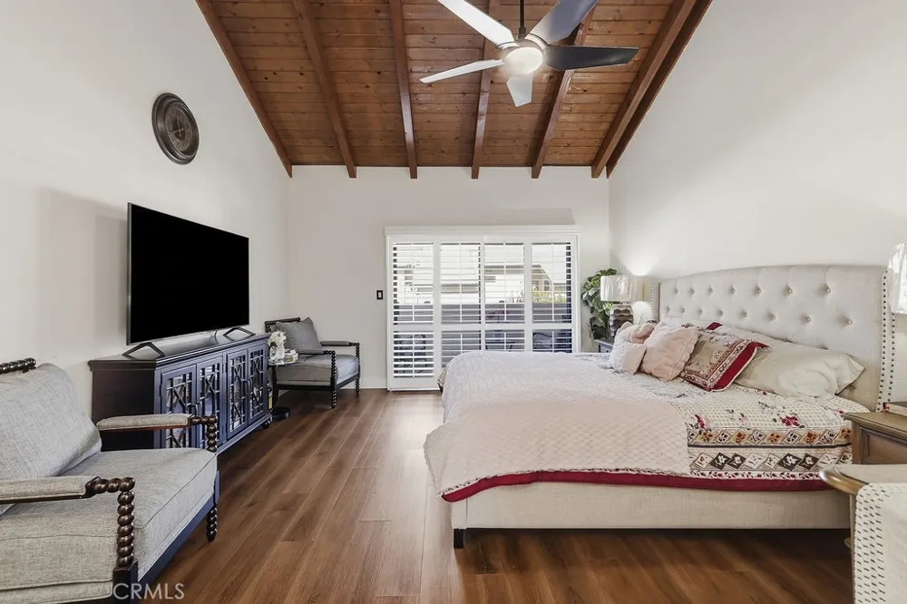8341 De Soto #15 Canoga Park, CA 91304