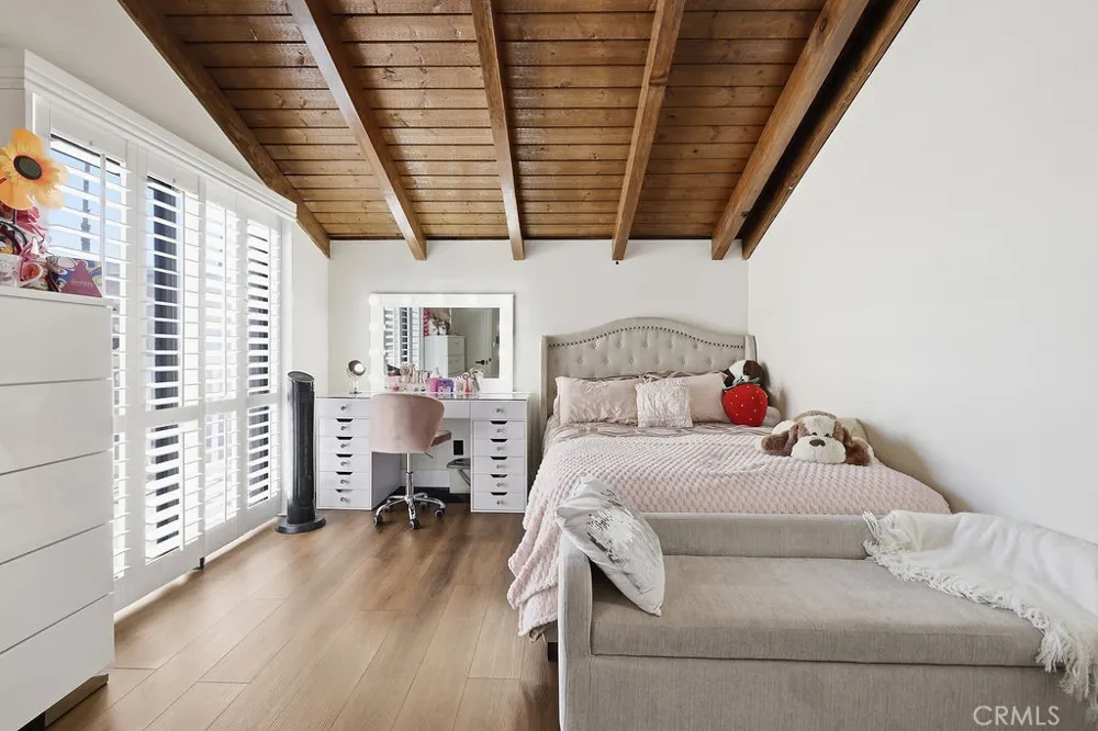 8341 De Soto #15 Canoga Park, CA 91304