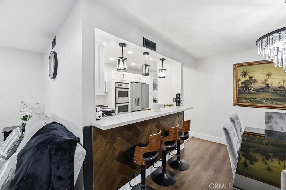 8341 De Soto #15 Canoga Park, CA 91304