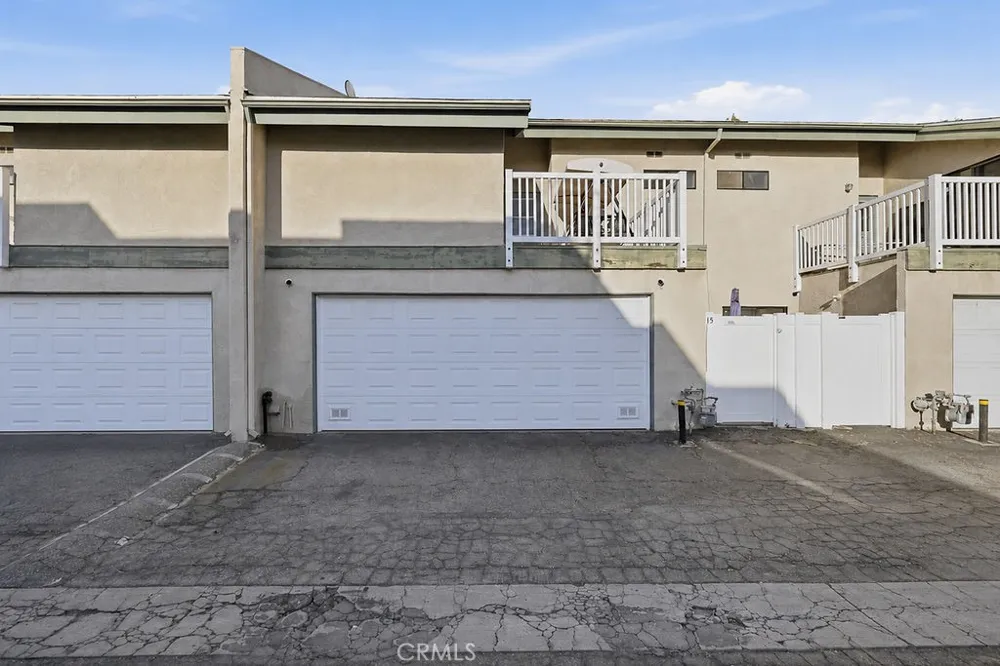 8341 De Soto #15 Canoga Park, CA 91304