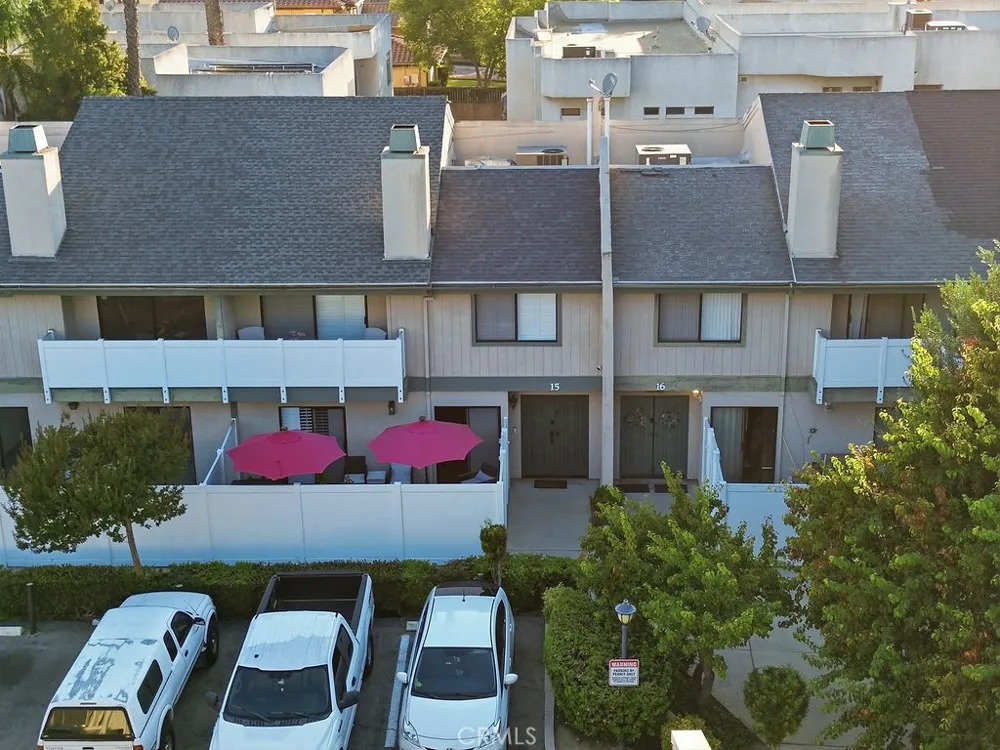 8341 De Soto #15 Canoga Park, CA 91304