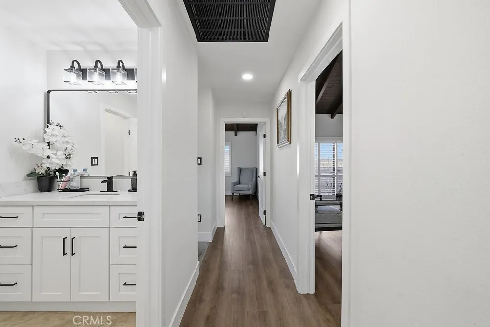 8341 De Soto #15 Canoga Park, CA 91304