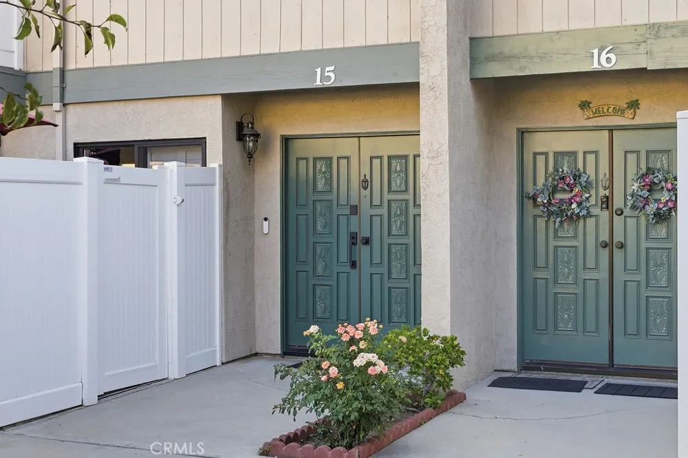 8341 De Soto #15 Canoga Park, CA 91304
