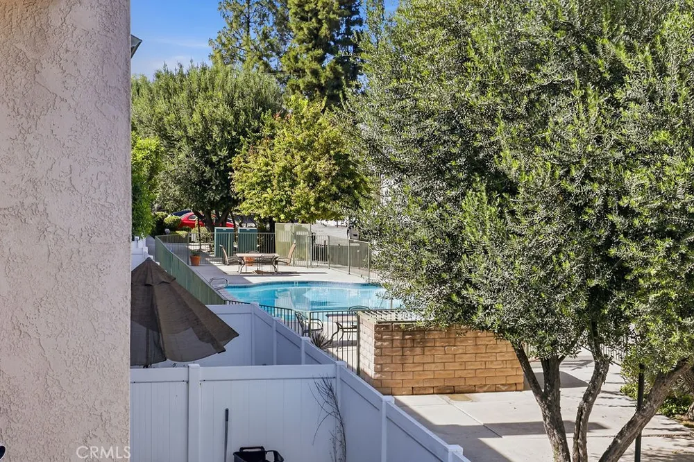 8341 De Soto #15 Canoga Park, CA 91304