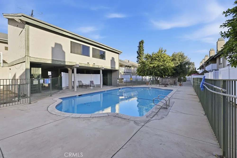 8341 De Soto #15 Canoga Park, CA 91304