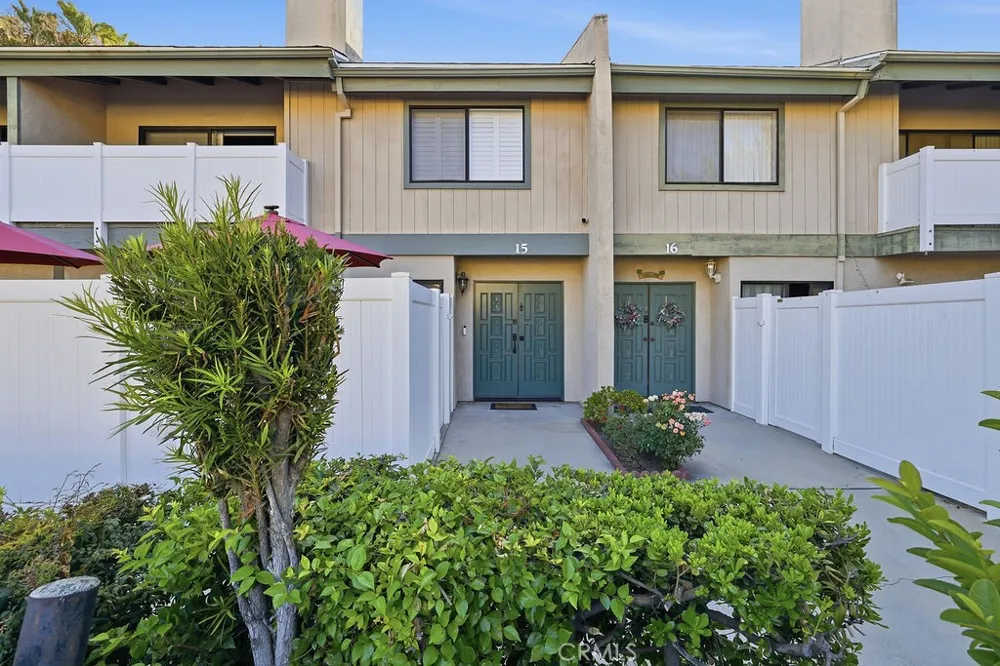 8341 De Soto #15 Canoga Park, CA 91304