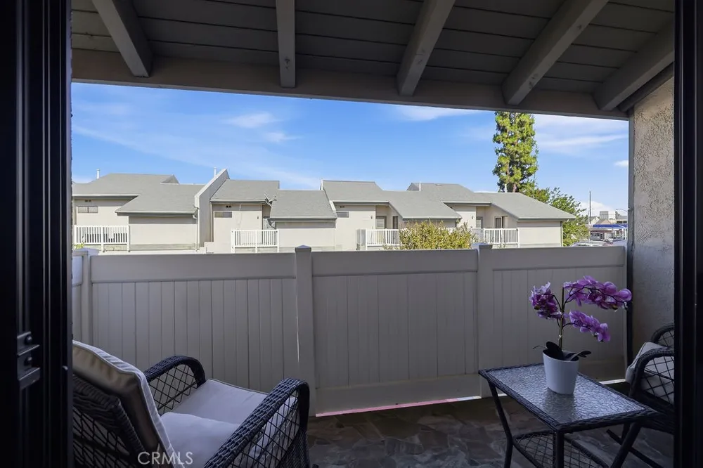 8341 De Soto #15 Canoga Park, CA 91304