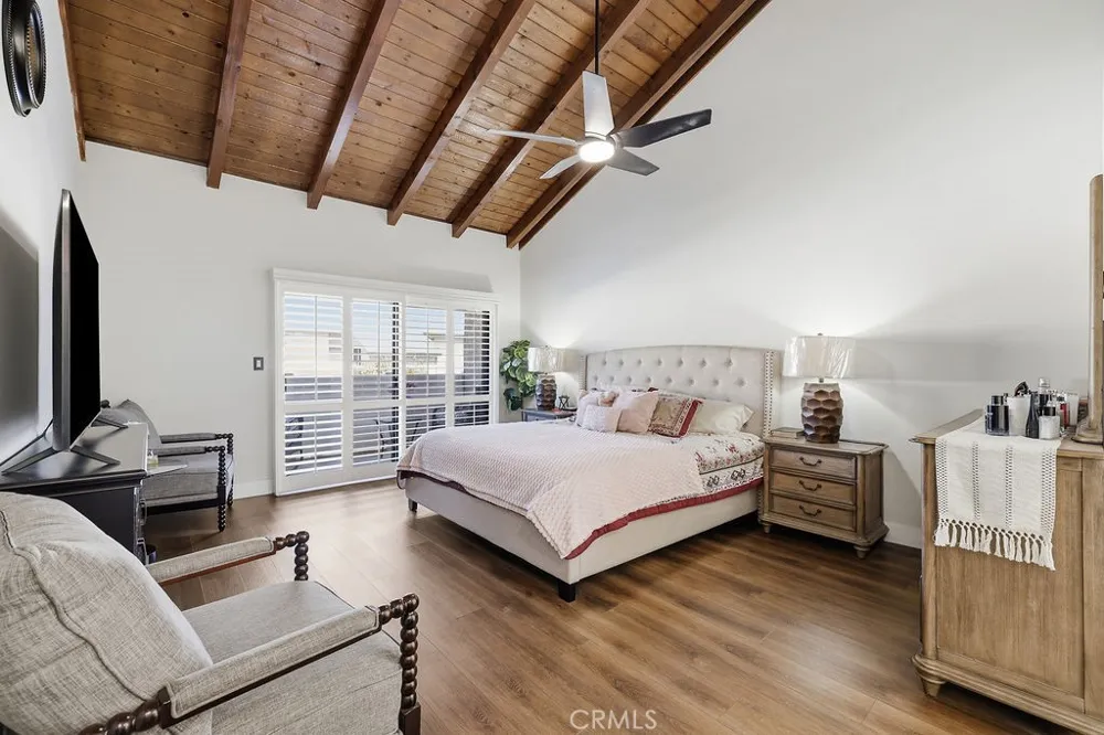 8341 De Soto #15 Canoga Park, CA 91304