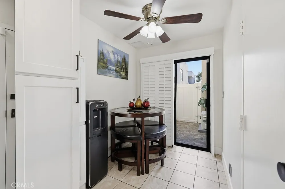 8341 De Soto #15 Canoga Park, CA 91304