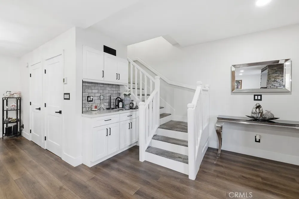 8341 De Soto #15 Canoga Park, CA 91304