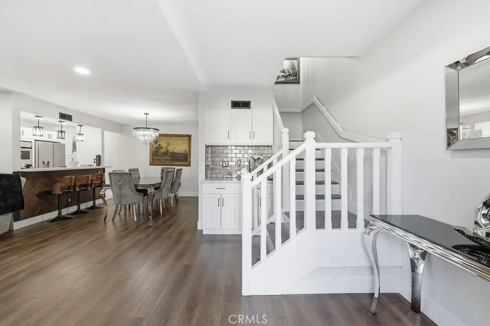 8341 De Soto #15 Canoga Park, CA 91304