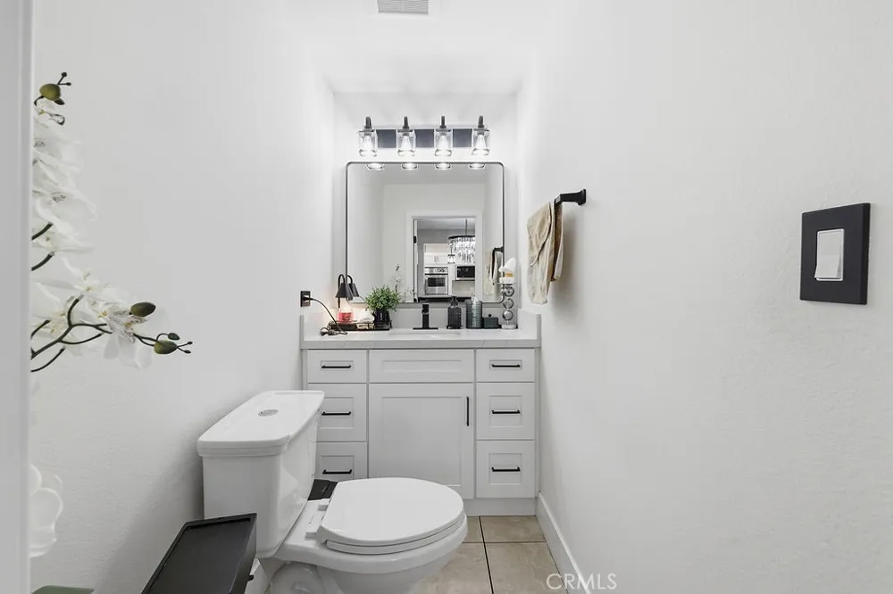 8341 De Soto #15 Canoga Park, CA 91304