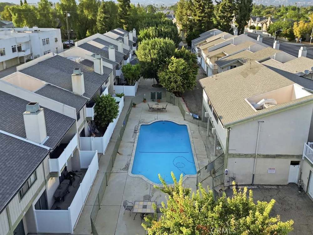 8341 De Soto #15 Canoga Park, CA 91304