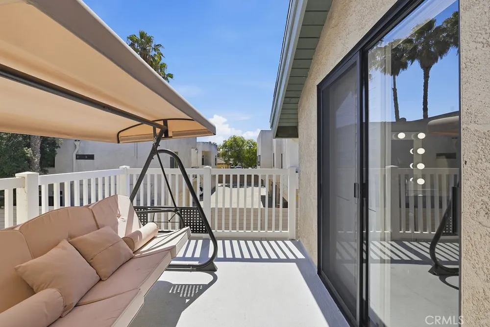 8341 De Soto #15 Canoga Park, CA 91304
