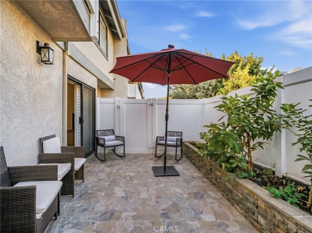 8341 De Soto #15 Canoga Park, CA 91304