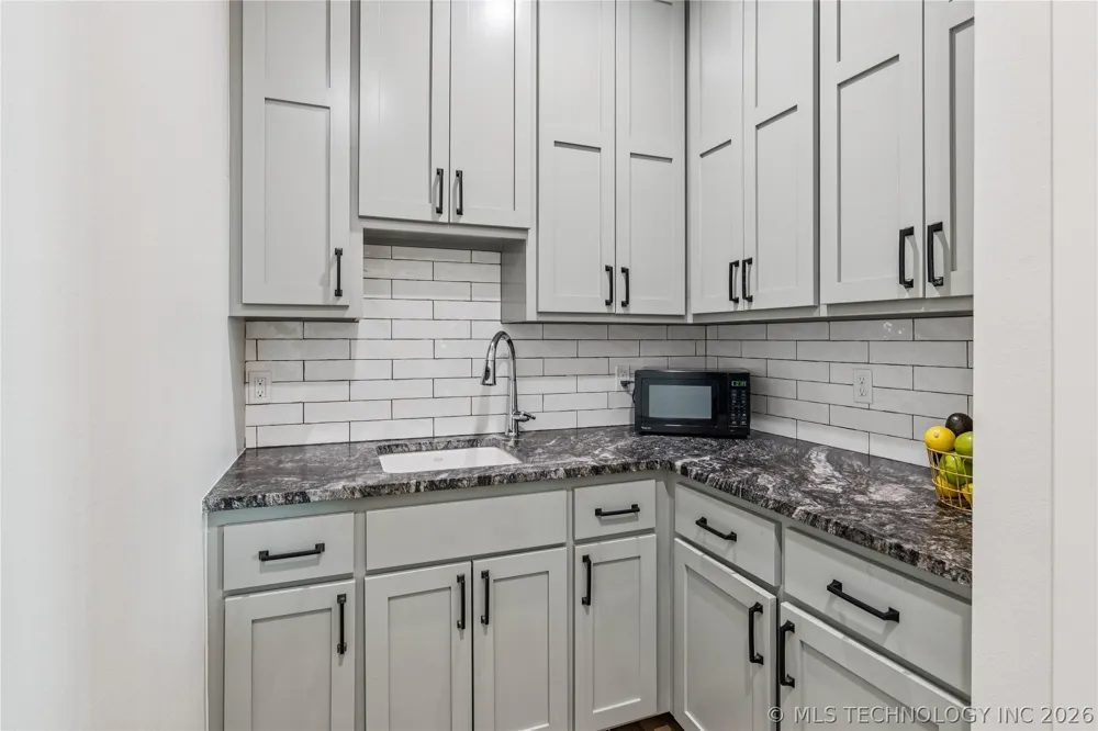 16064 S 4210 ROAD Claremore, OK 74017