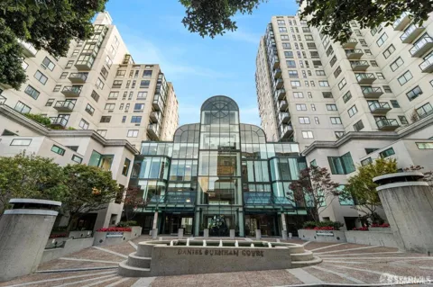 1 Daniel Burnham Court ##816