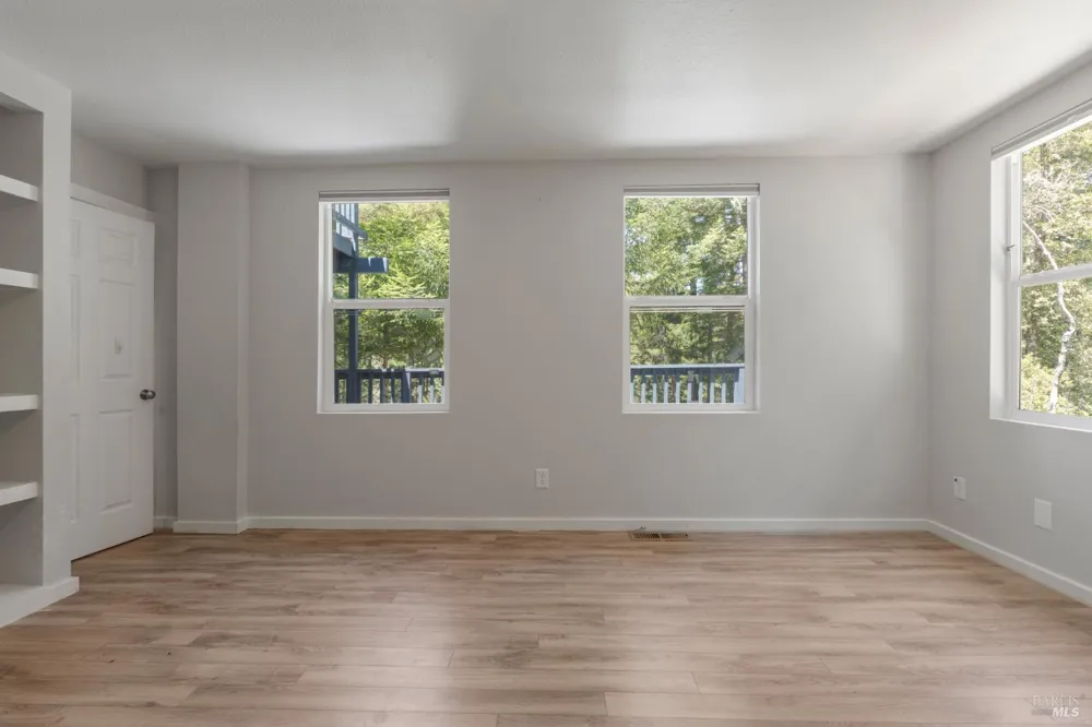 44000 Iversen Road Gualala, CA 95445