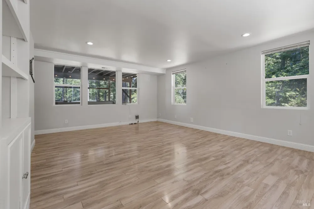44000 Iversen Road Gualala, CA 95445
