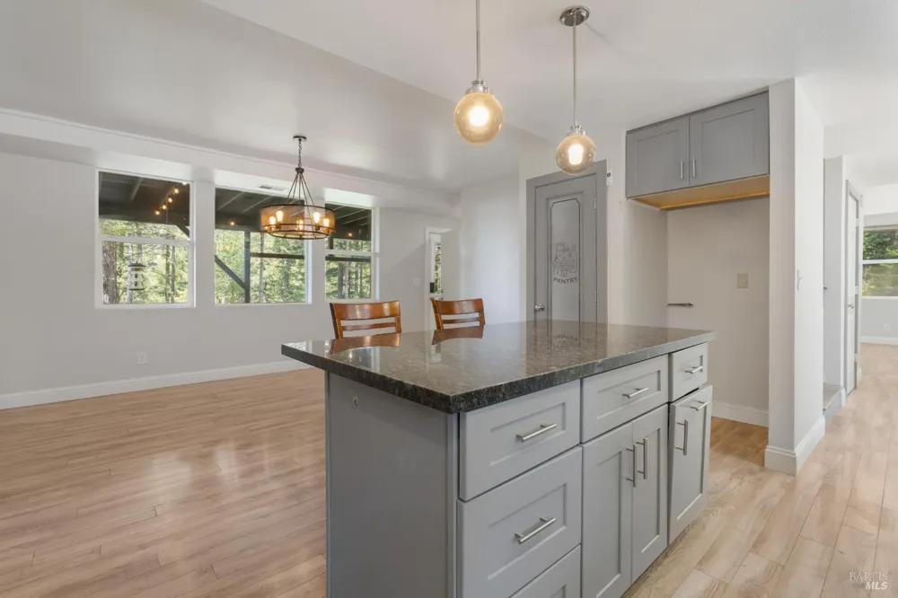 44000 Iversen Road Gualala, CA 95445