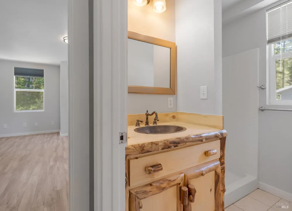 44000 Iversen Road Gualala, CA 95445
